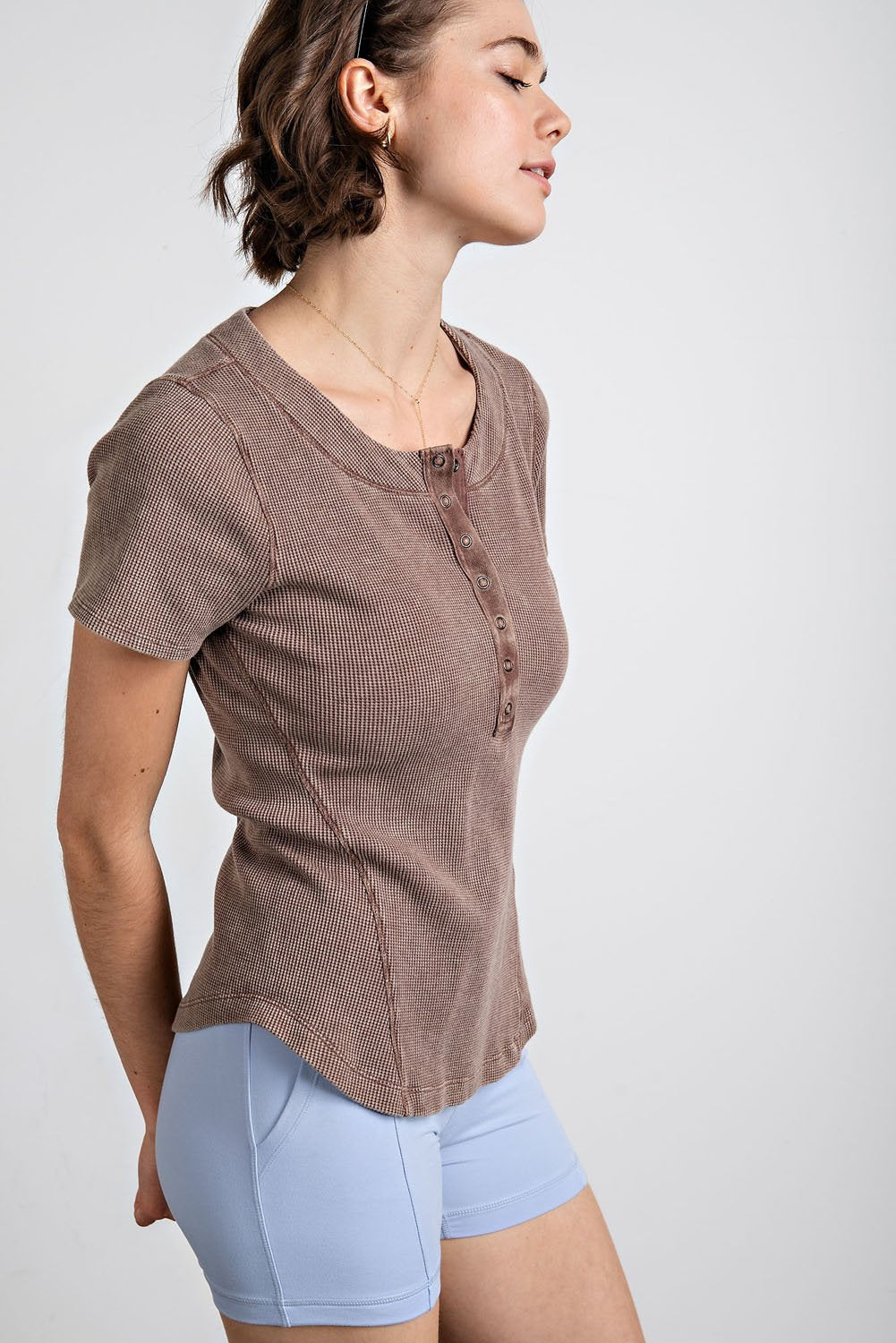 66a153788af2e859190fe789_0142983-thermal-waffle-mineral-washed-henley-top_1748975221190.jpeg